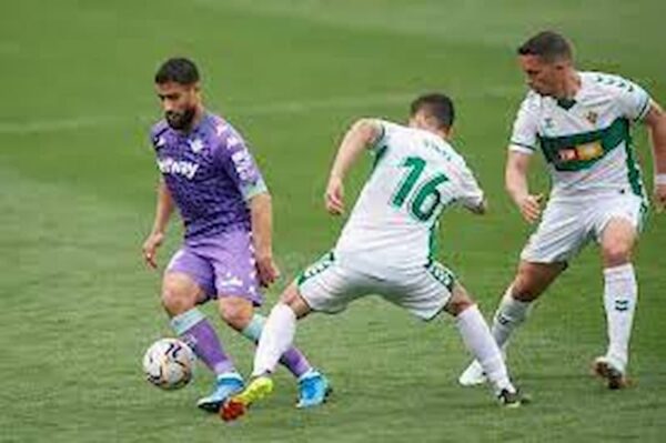 Soi kèo Elche CF vs Real Betis, 3h00 ngày 25/2, La Liga